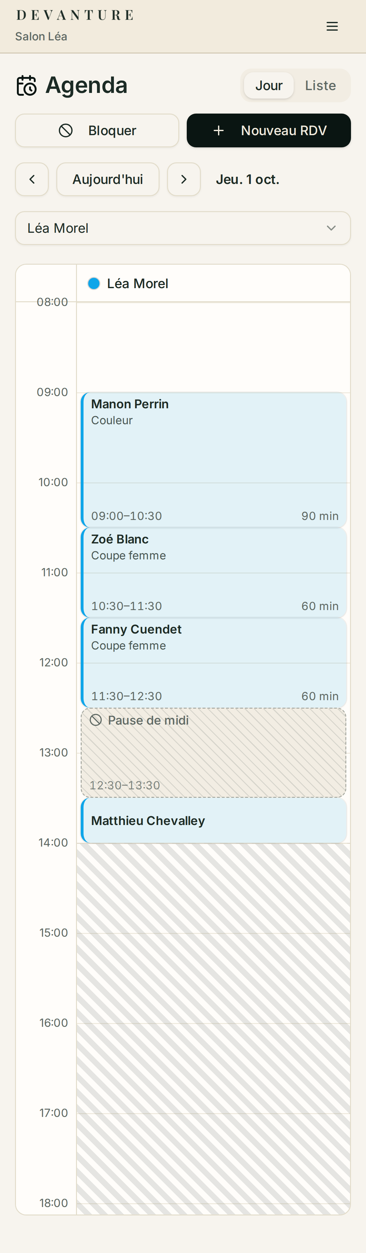 L’agenda Devanture sur téléphone : jeudi 1er octobre, les rendez-vous de Léa Morel de 9h à 14h, pause de midi et après-midi fermé
